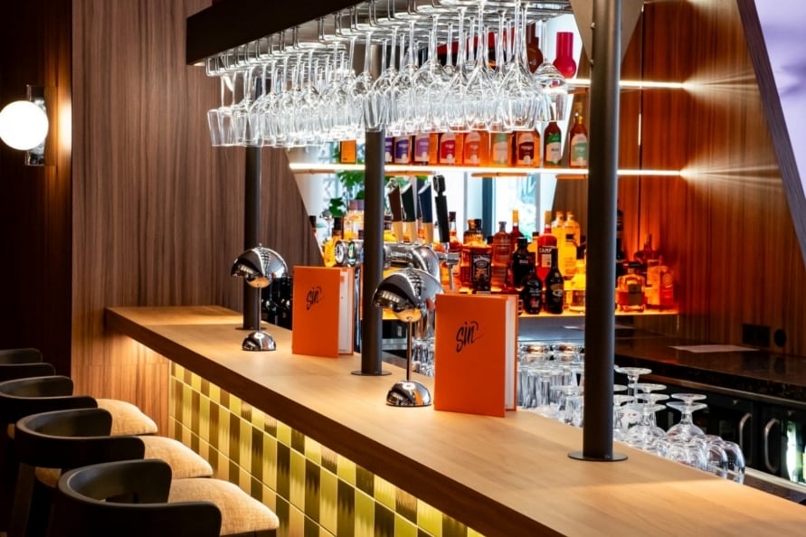 Thaams Resto Bar SINLR 12