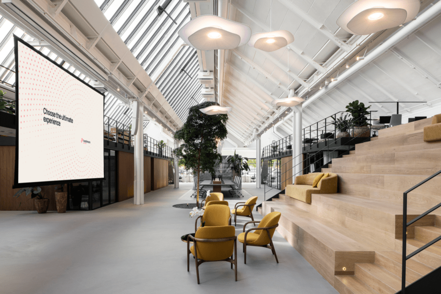 VOSS L FREFELD 8906 LR bewerkt met content