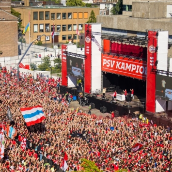 20250519 PSV Huldiging Stadhuisplein 0122 8063