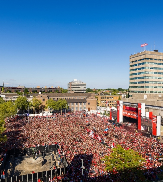 20250519 PSV Huldiging Stadhuisplein 0121 1351