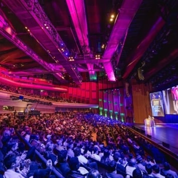 2510101818 Playgrounds Inmotion Willeke Machiels 1 G1 A8547 Enhanced NR WM